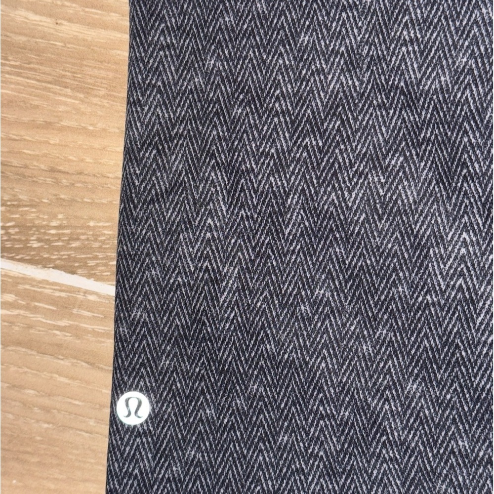 Men’s lululemon “THE SHORT” herringbone pattern lined swim shorts size 30 - Picture 11 of 13